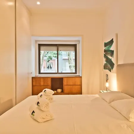 Bmyguest - Campo Pequeno Terrace Apartment *