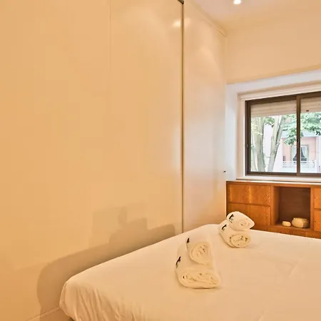 Bmyguest - Campo Pequeno Terrace Appartement